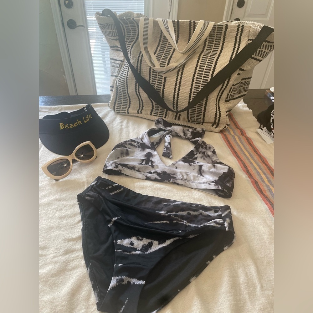 - BLACK & White Marbled Bikini top only NWOT Sie Lei